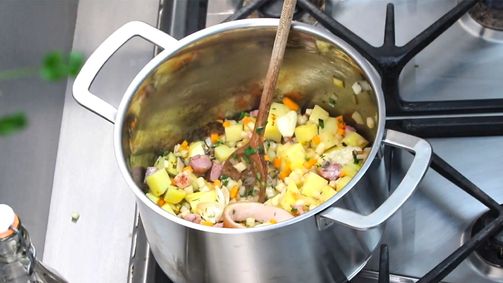 Letitcook, auch du kannst kochen Letitcook, auch du kannst kochen - Staffel 3 Folge 8: Linseneintopf mit Wiener Würschtl