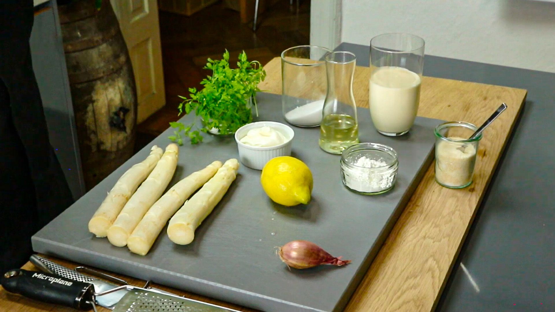 Spargelsuppe mit Sahne und Kerbel
