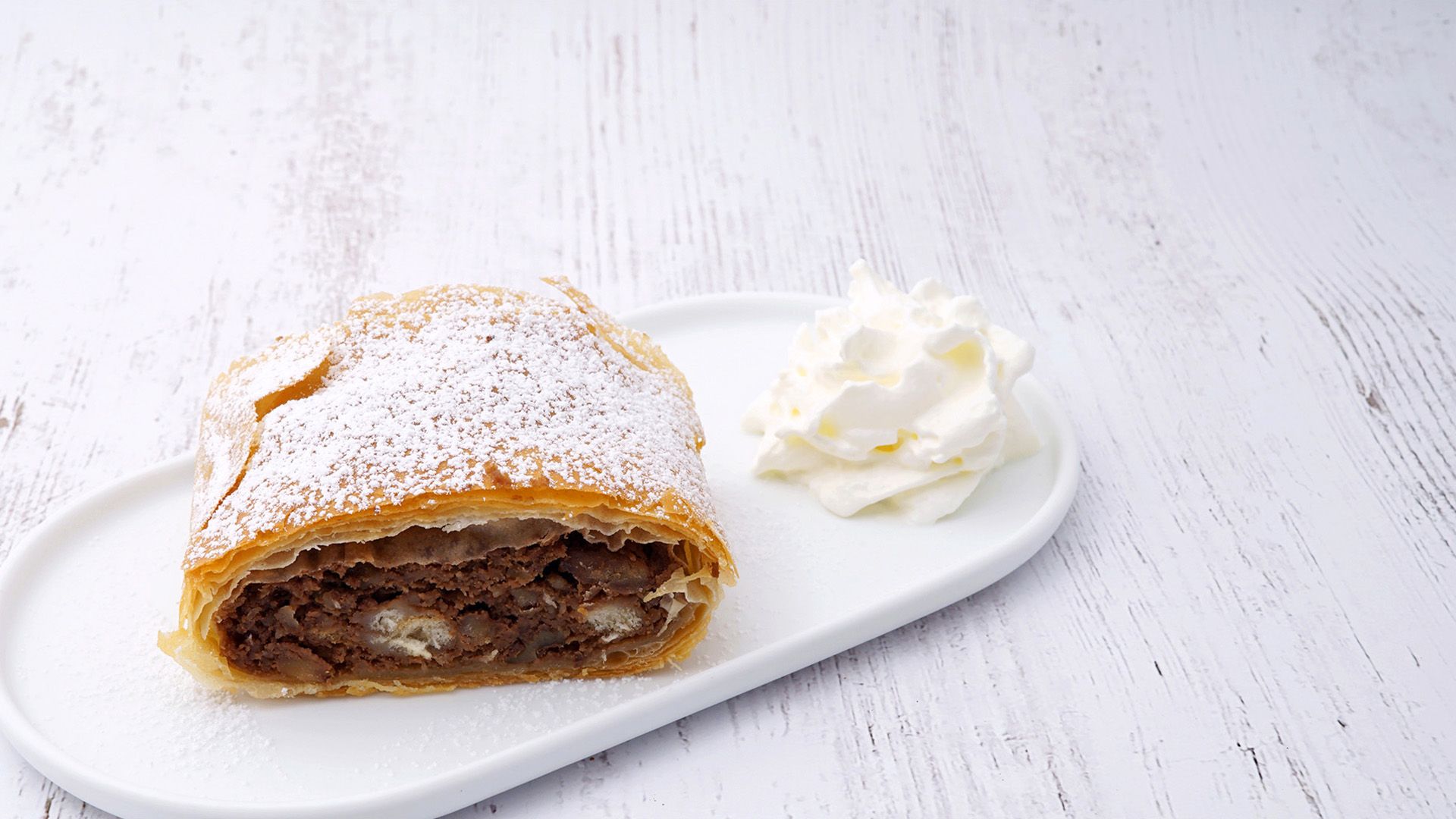 Strudel mit Schokolade, Nüssen und Maroni