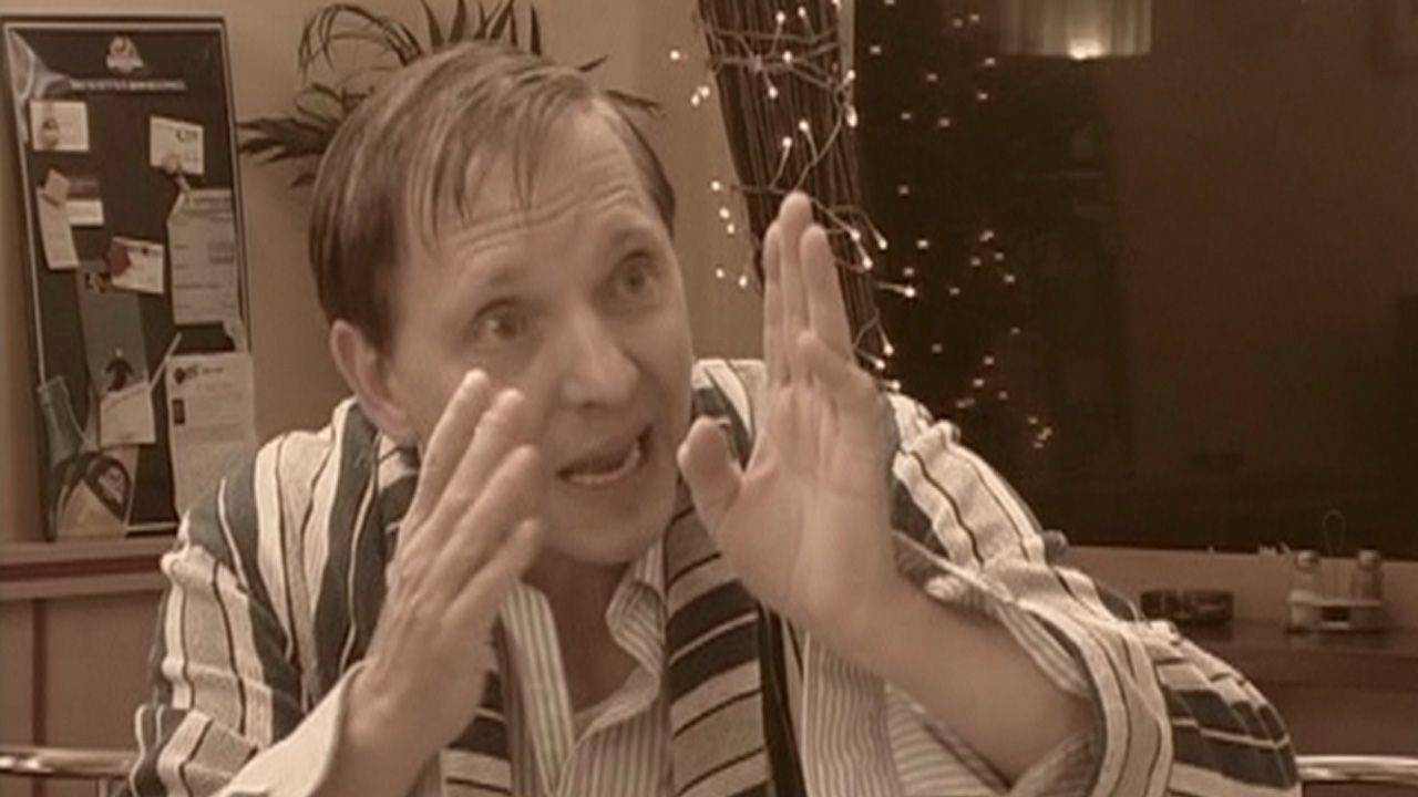 Dittsche verletzt sich an Glühbirne