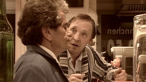 Dittsche - Das wirklich wahre Leben! Dittsche - Das wirklich wahre Leben! Folge 6: Zickereien im Dschungelcamp