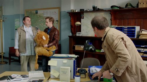 Heiter bis tödlich: Alles Klara Alles Klara, Staffel 1 Folge 4: Geburtstagsfest für eine Leiche