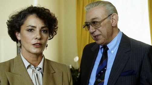 Derrick Derrick, Staffel 16 Folge 7: Nachts als sie nach Hause lief