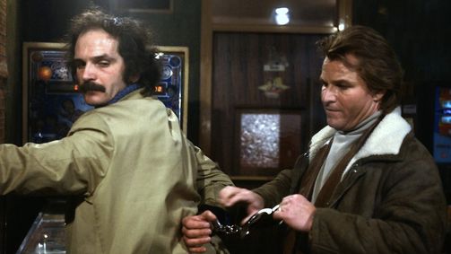 Derrick Derrick, Staffel 8 Folge 12: Angriff aus dem Dunkel
