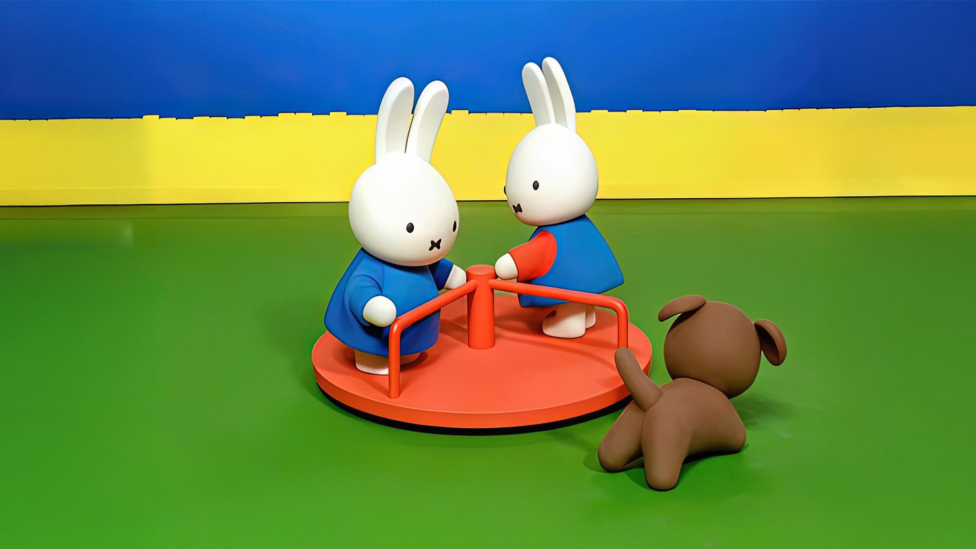 Miffy und Schnuffy auf dem Spielplatz