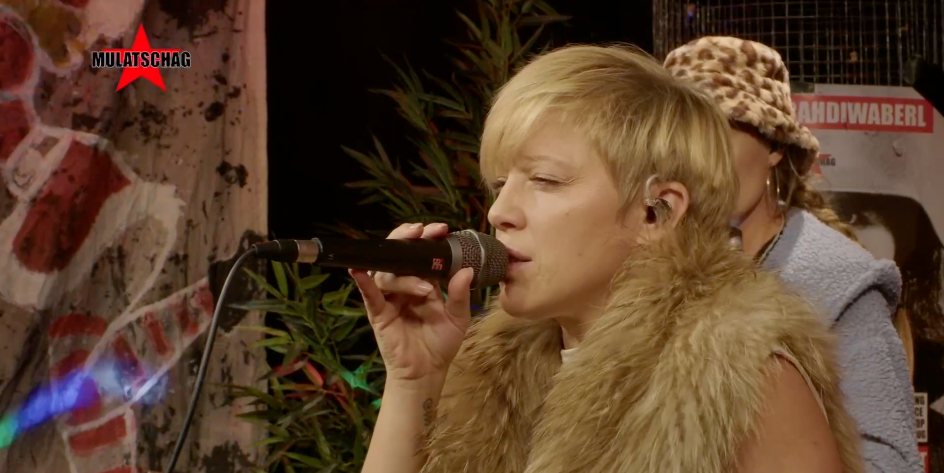 EVE KIND LIVE IM STUDIO ZUM MITTELPUNKT DER WELT