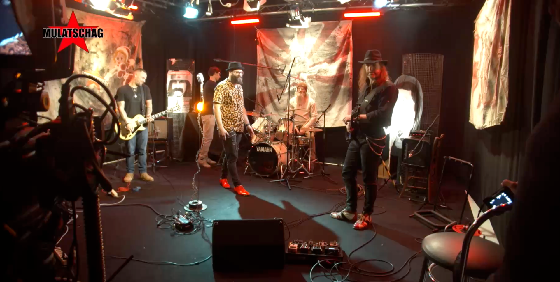 DEVILS SMOKE LIVE IM STUDIO ZUM MITTELPUNKT DER WELT