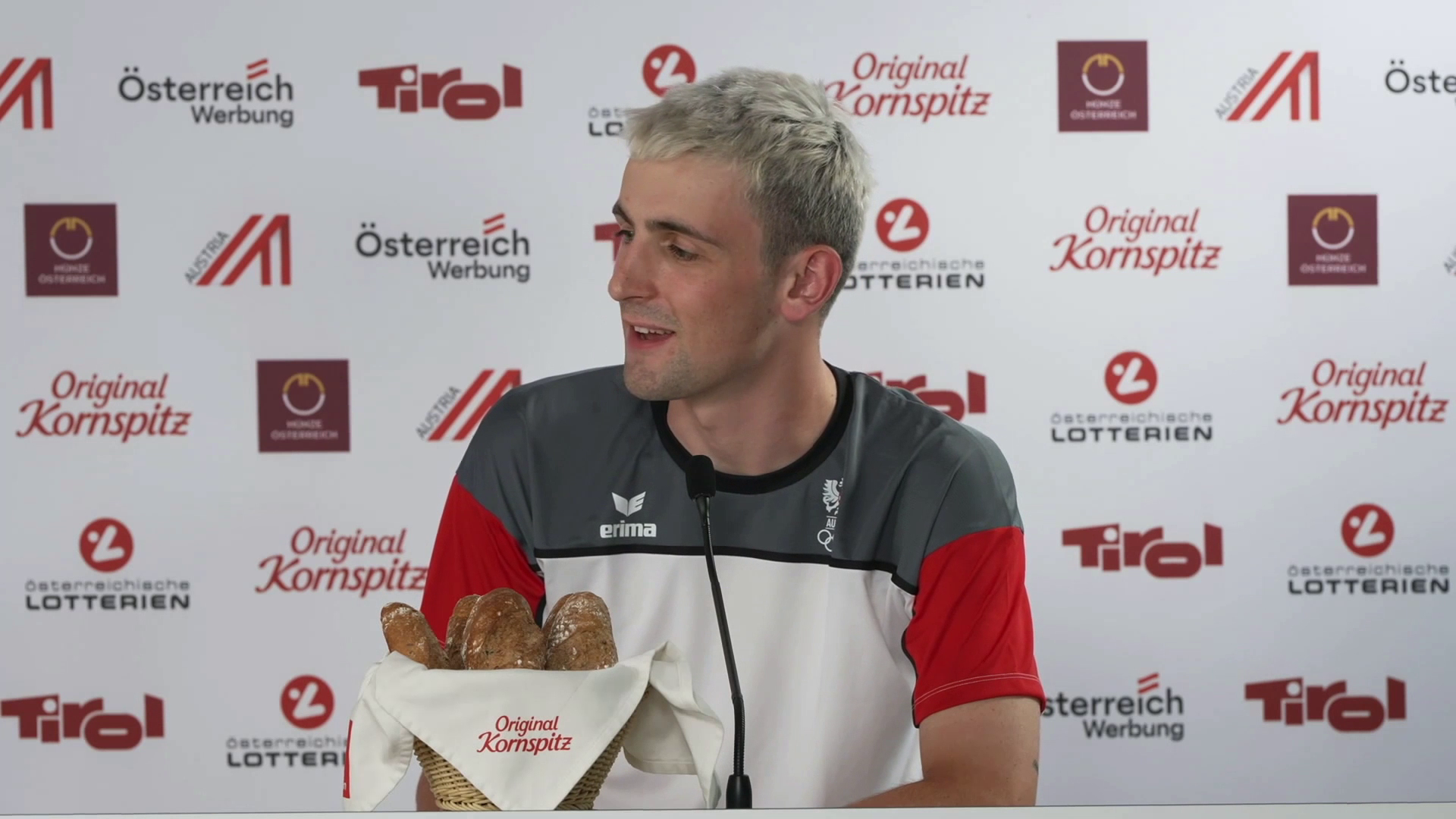 Zwei Bahnradfahrer hautnah