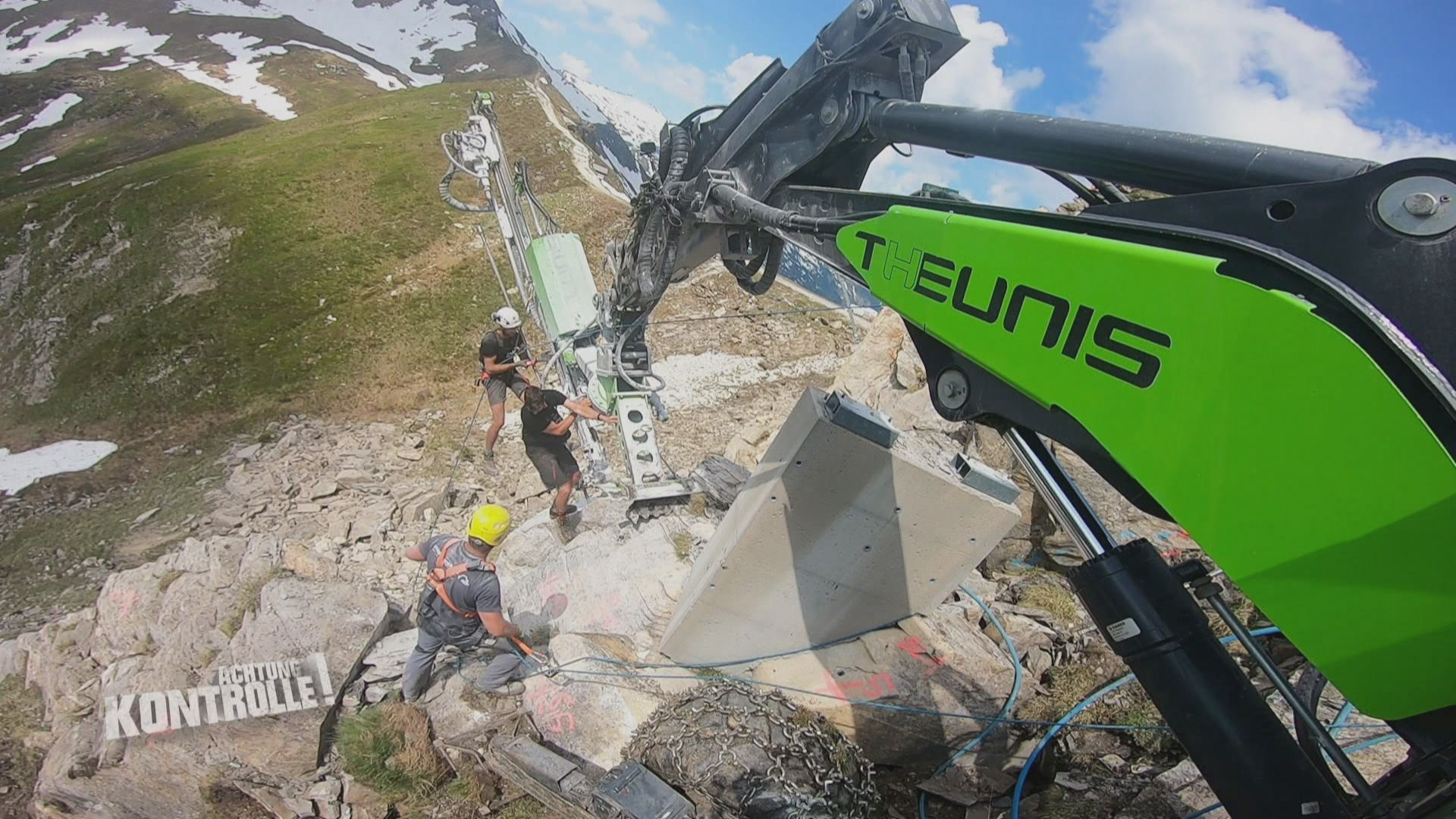 Thema u.a.: Einsatz am steilen Berg mit dem Spezialbagger