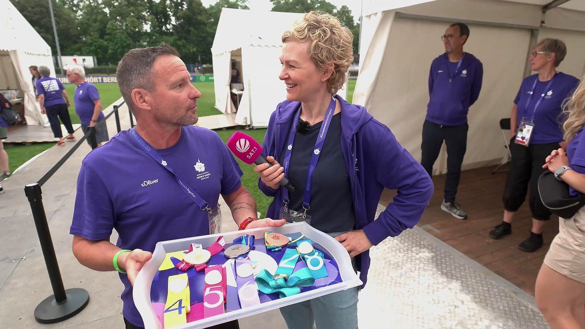 Leichte Sprache: Volunteers bei den Special Olympics World Games Berlin 2023