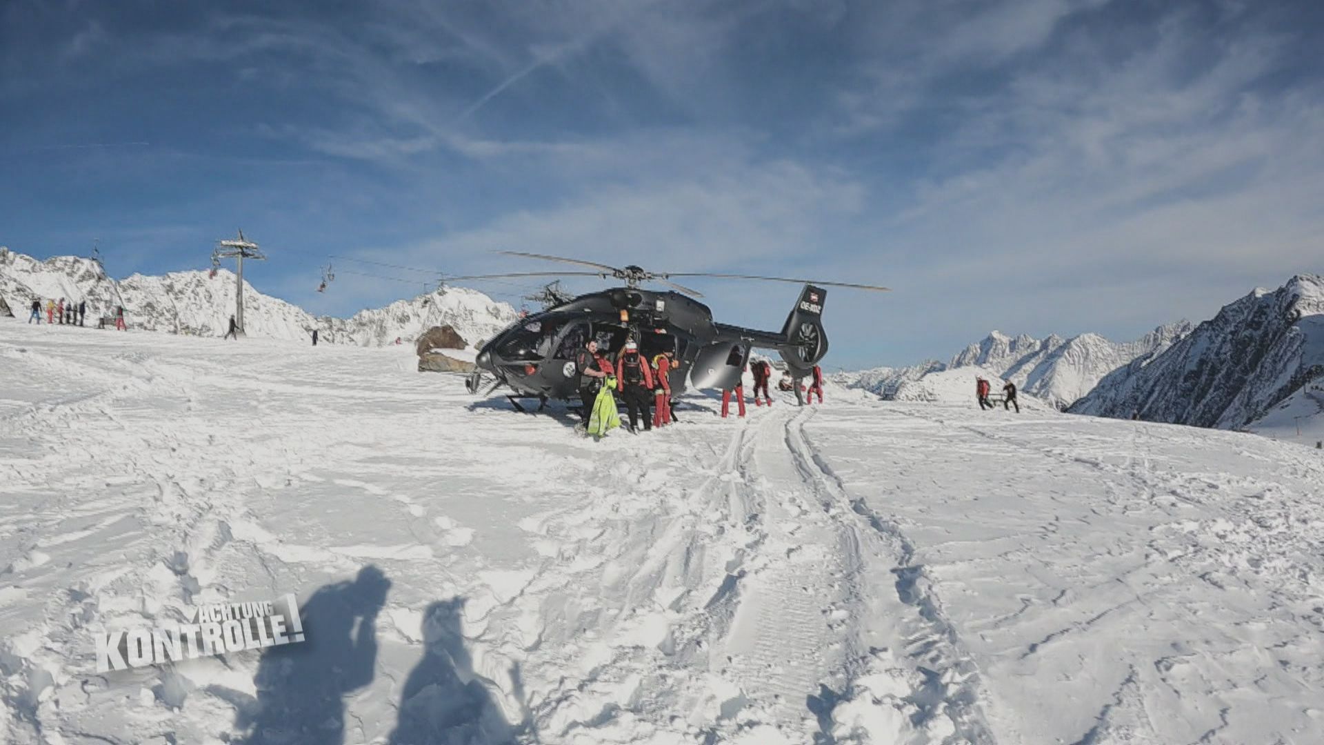 Pistenpolizei im Tirol: Hubschraubereinsatz in den Bergen