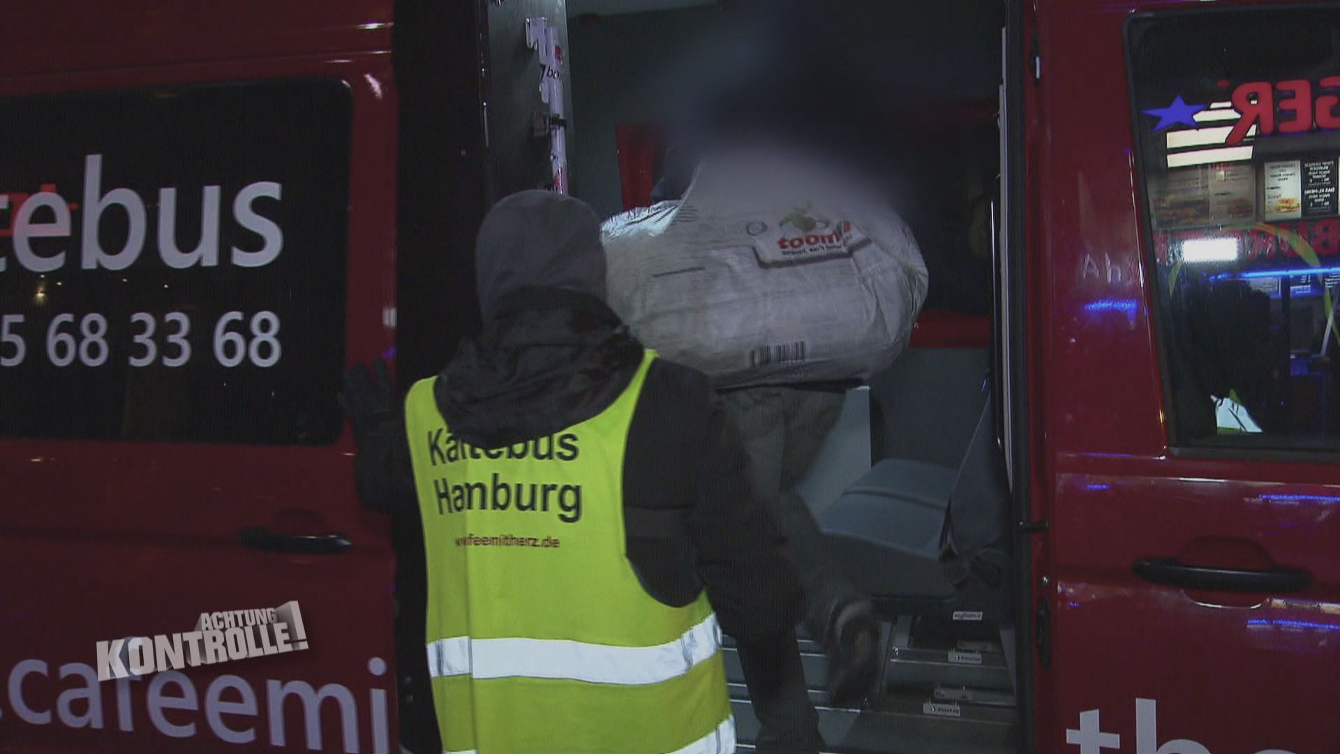 Kältebus in Hamburg - Minus 15 Grad Celsius und kein Dach über dem Kopf