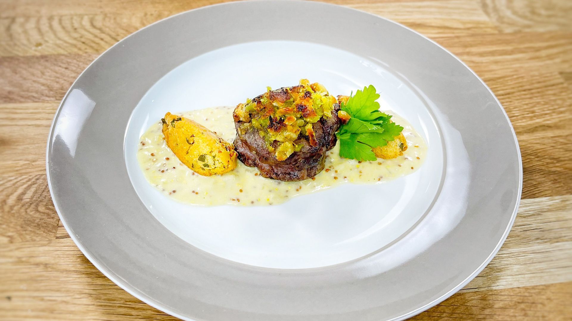 Rinderfilet mit Kruste und Griess-Gnocchi