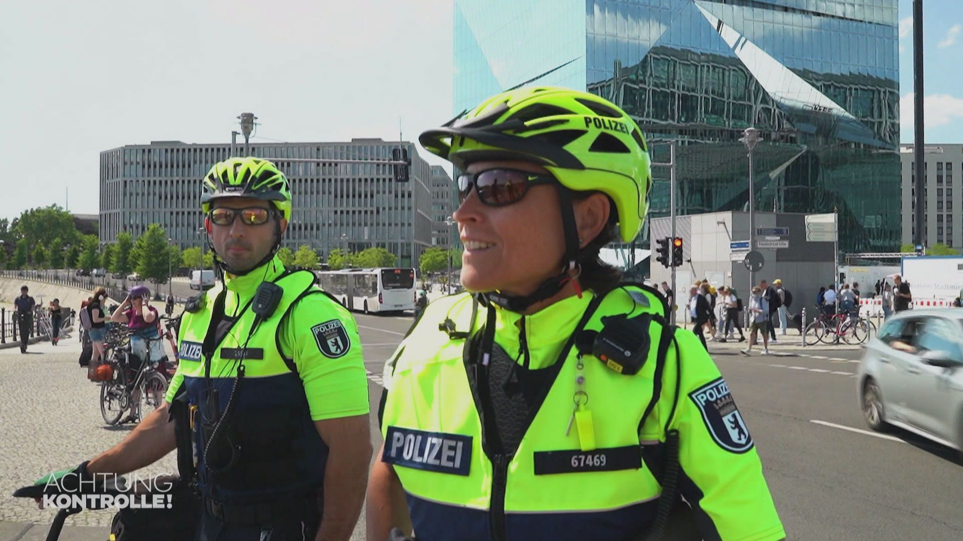Geisterfahrer und getunte E-Scooter - Polizei Fahrradstaffel Berlin