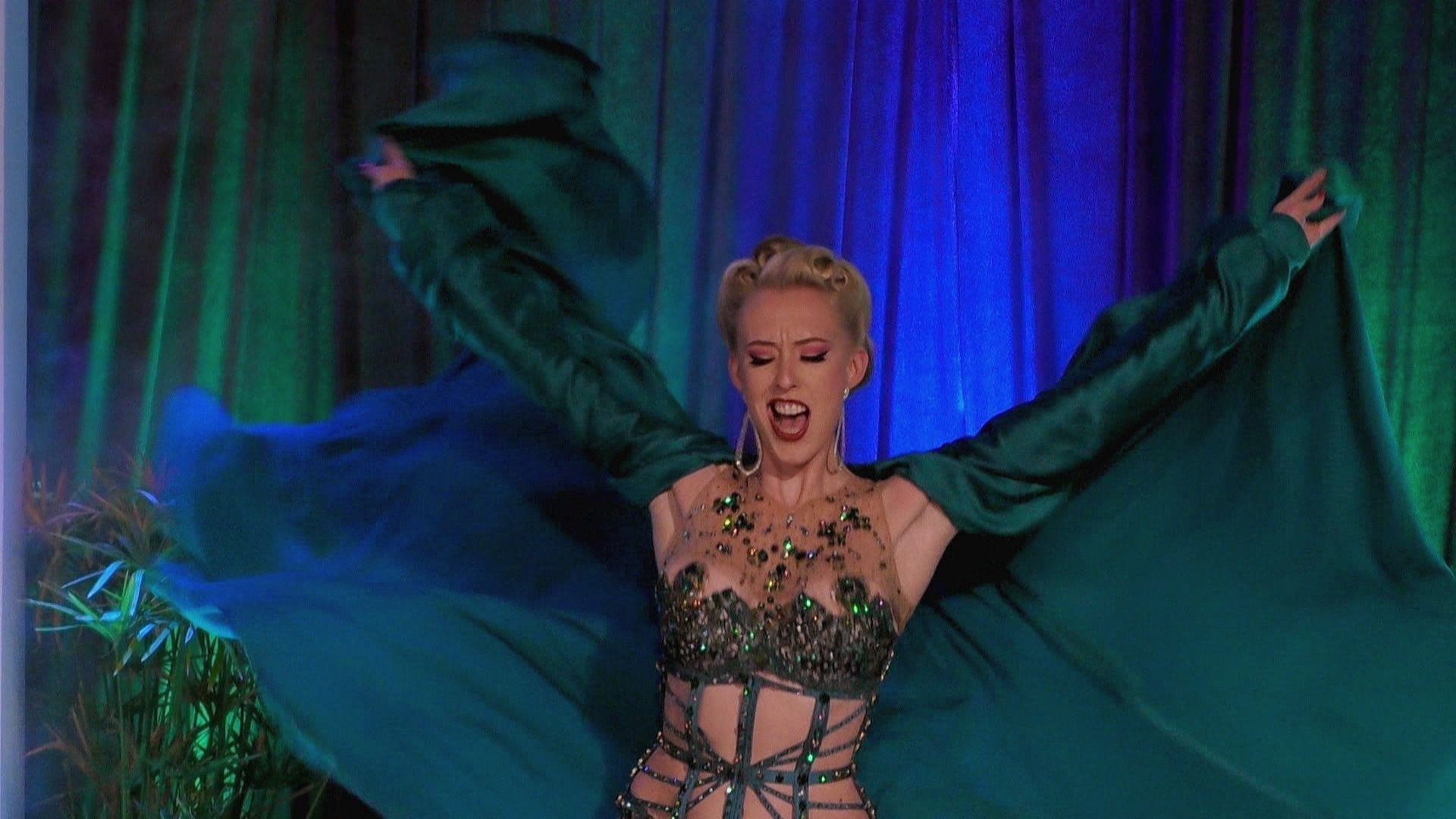 It’s Showtime! Setty begeistert mit einer sexy Burlesque-Performance