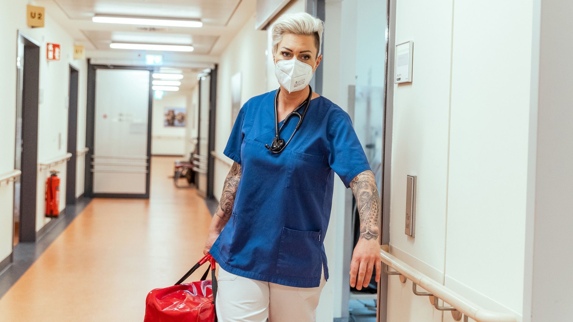 Doc Caro Einsatz mit Herz Staffel 1 Folge 1 Wenn jede Sekunde zählt Doc Caro im Einsatz Doc Caro Einsatz mit Herz Staffel 1 Folge 1 Wenn jede Sekunde zählt Doc Caro im Einsatz