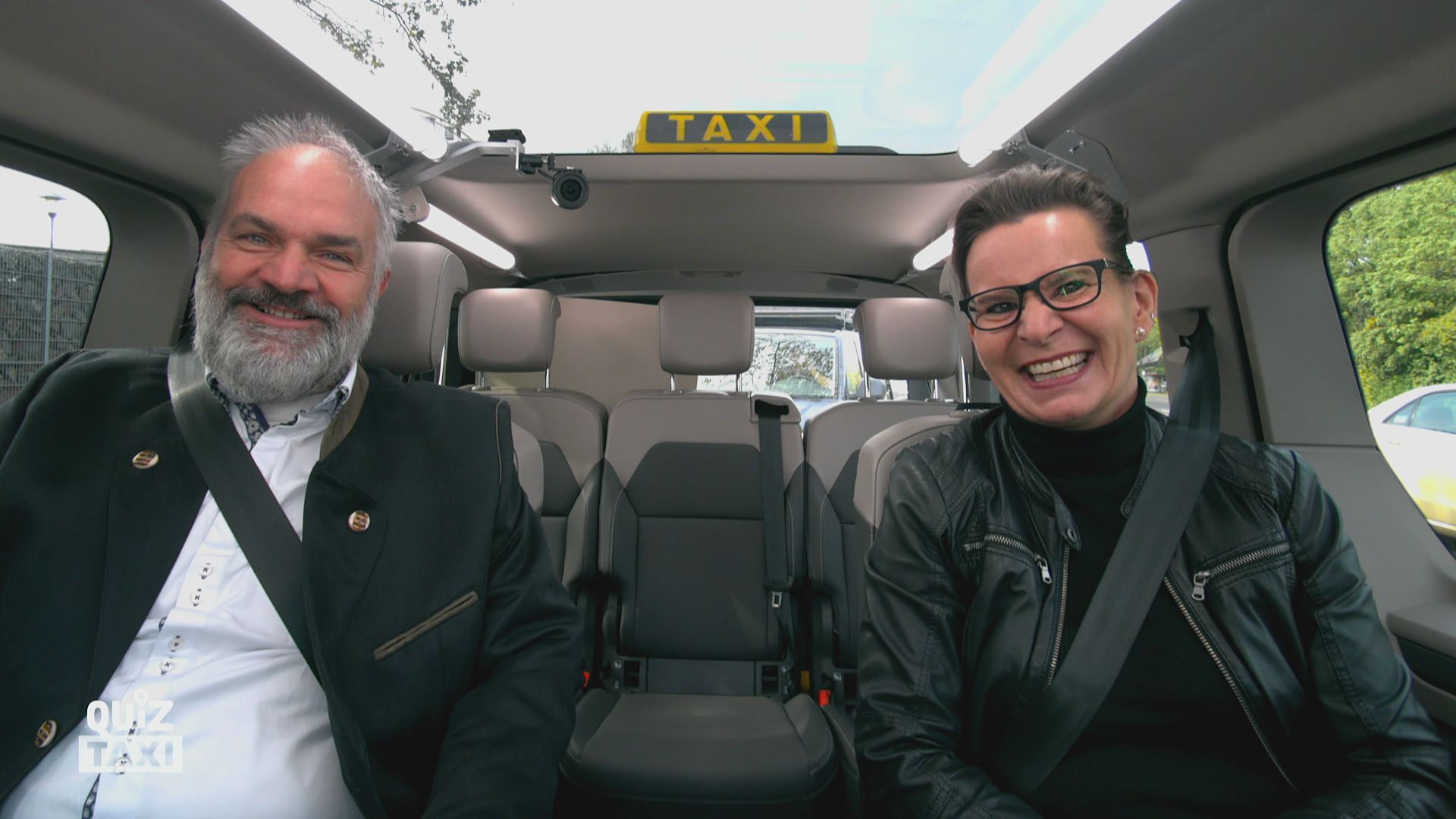 Wird Josef und Claudia das Lachen im Quiz Taxi noch vergehen?