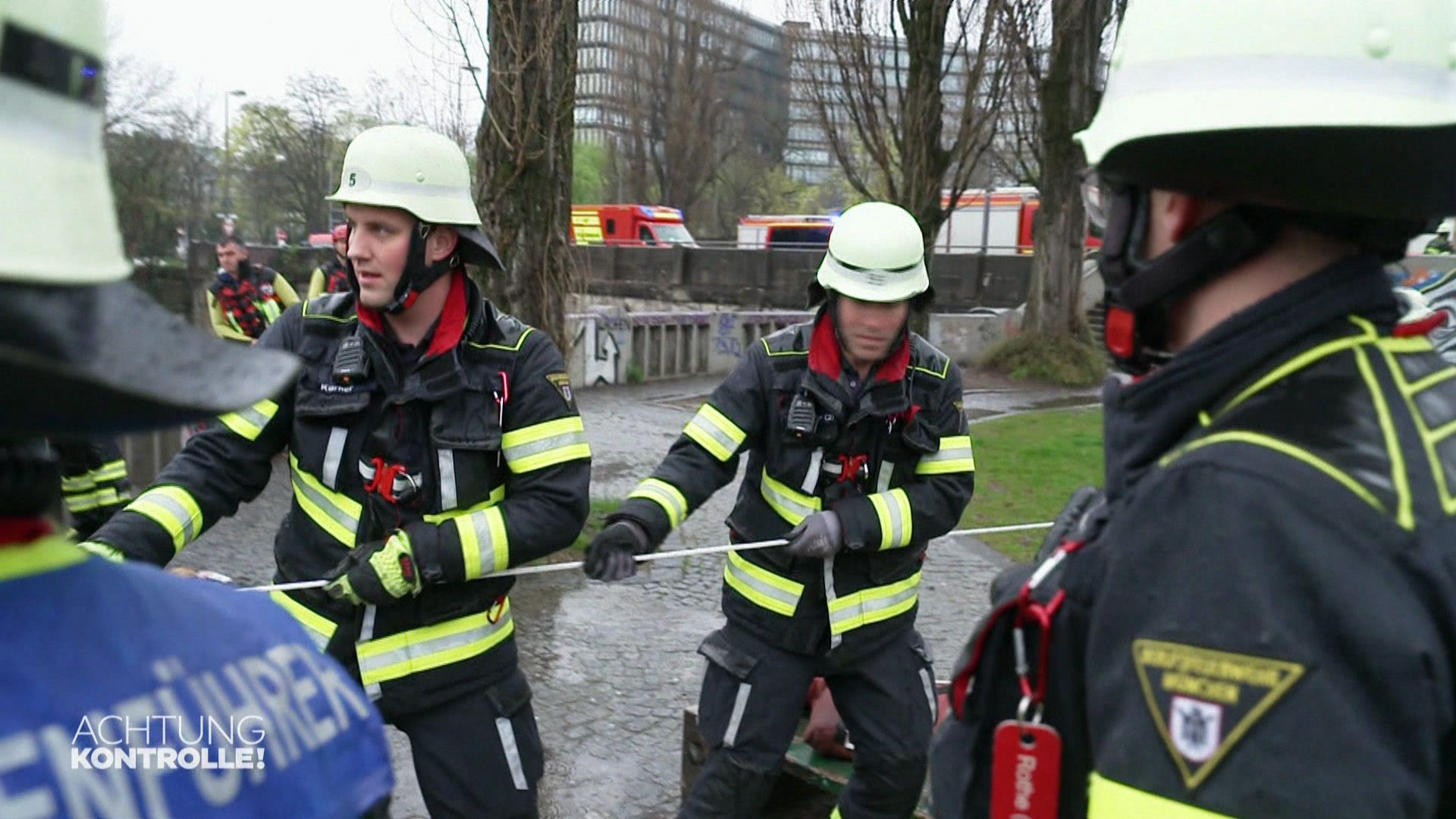 Regungslos auf dem Kiesbett der Isar – Feuerwache 5 München im Einsatz