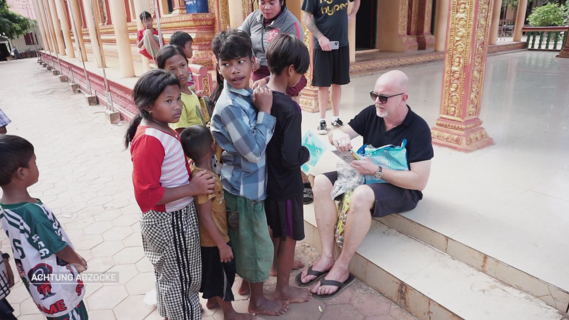 Abzocke in Südostasien: Kinder als Werkzeug dreister Touristenfängerinnen