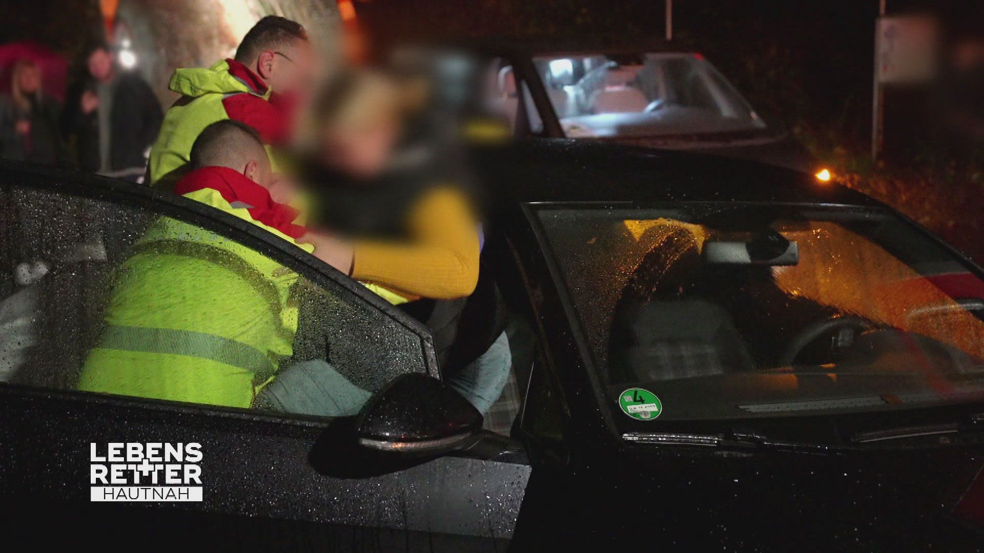 Einsatzgebiet Dortmund: Patientin am Knie verletzt nach Verkehrsunfall