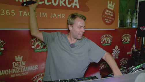 We love Mallorca We love Mallorca Folge 11: Licht- und Schattenseiten in der Partyszene - Aaron der DJ im Bierkönig