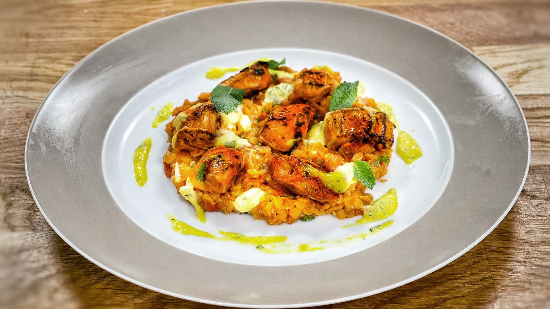 Doppelt kocht besser Staffel 2 Folge 57: Rote Linsen mit Tandoori Chicken