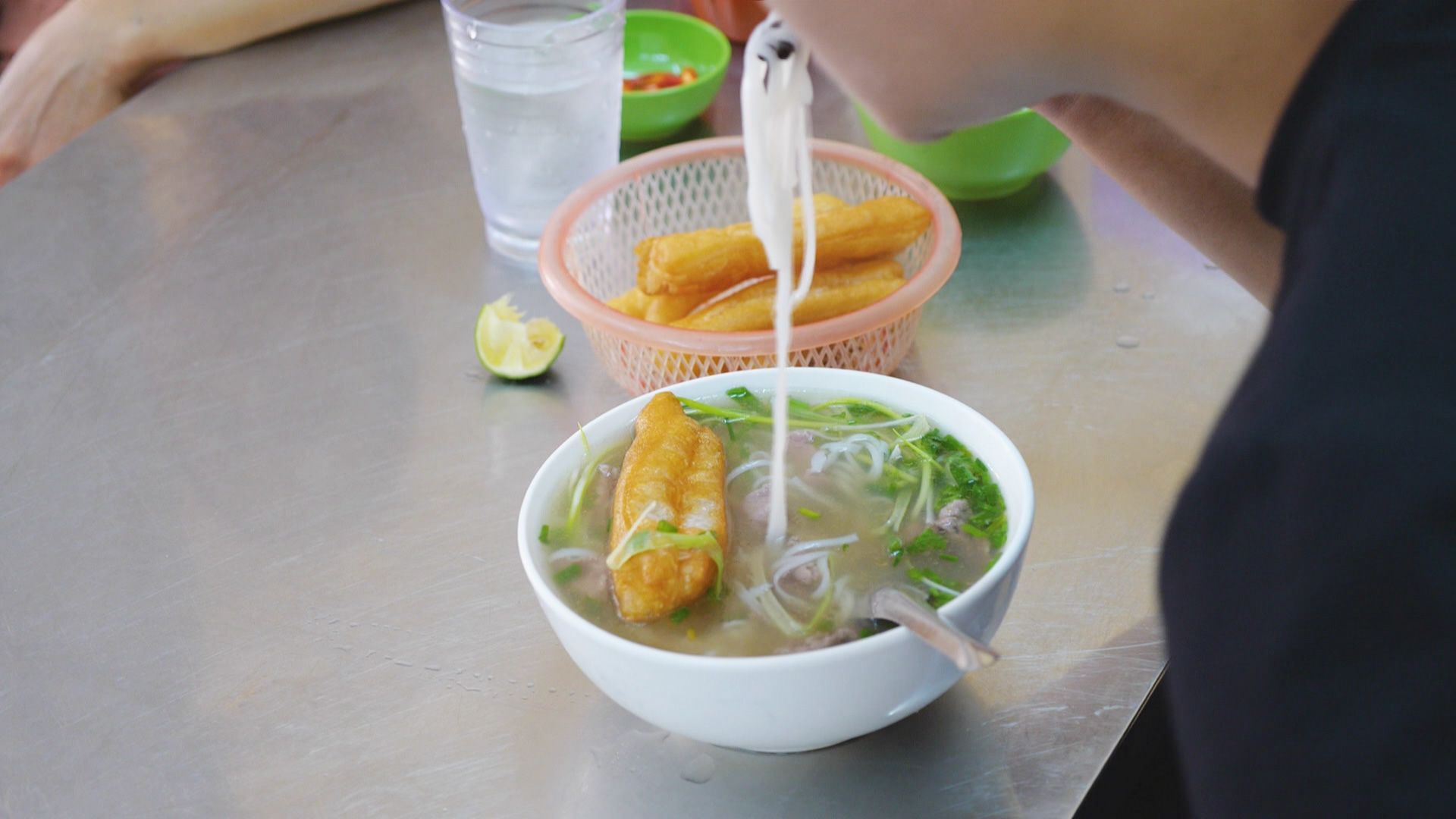 Zbinden auf Erkundungstour in Hanoi