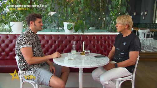 Heinzl und die VIPs - Sommergespräche Heinzl und die VIPs - Sommergespräche 2023 Folge 1: Paul Pizzera im Sommergespräch