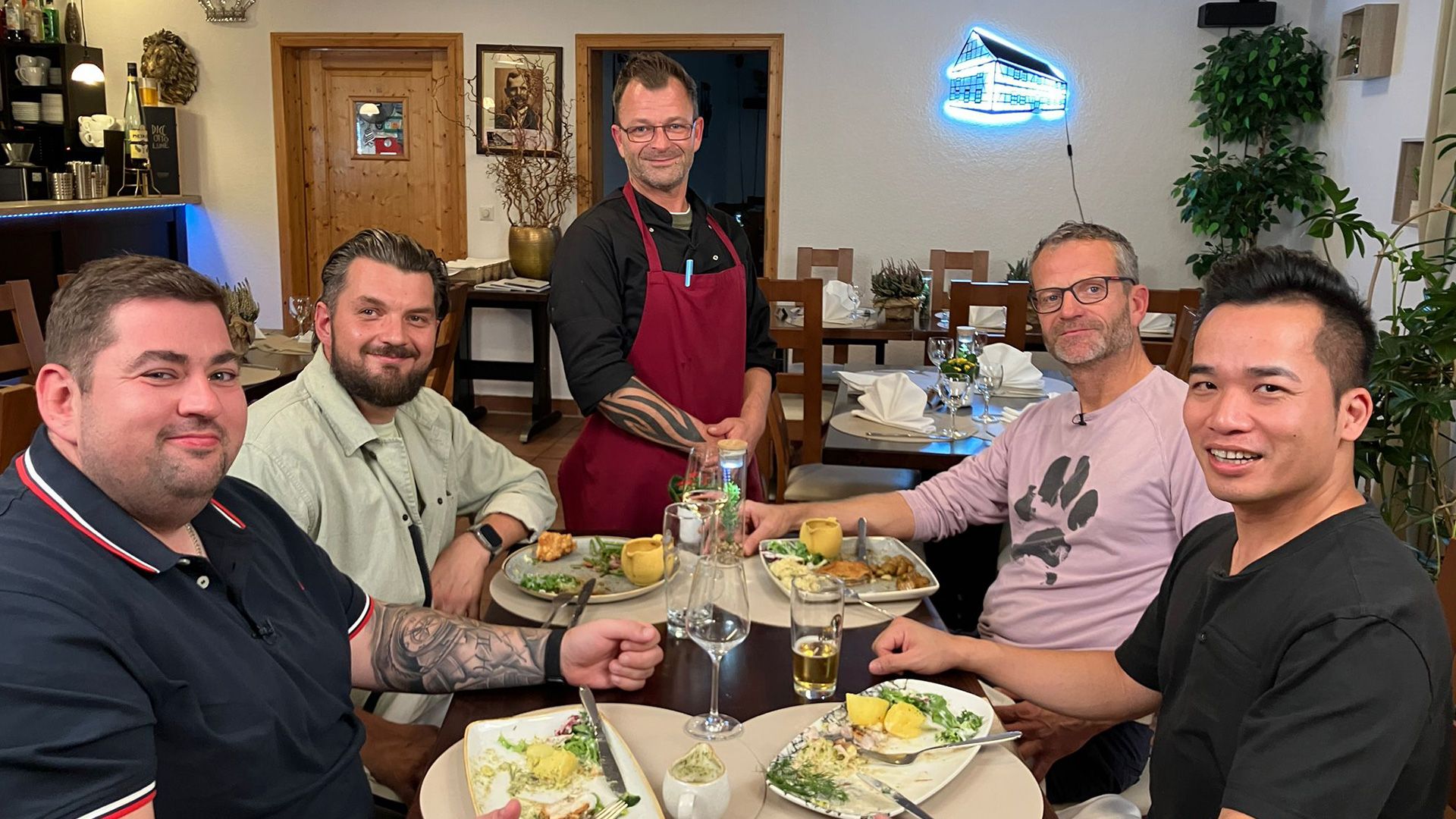 Speisen im denklmalgeschützen Fachwerkhaus: "Gaststätte Zum Volkshaus"