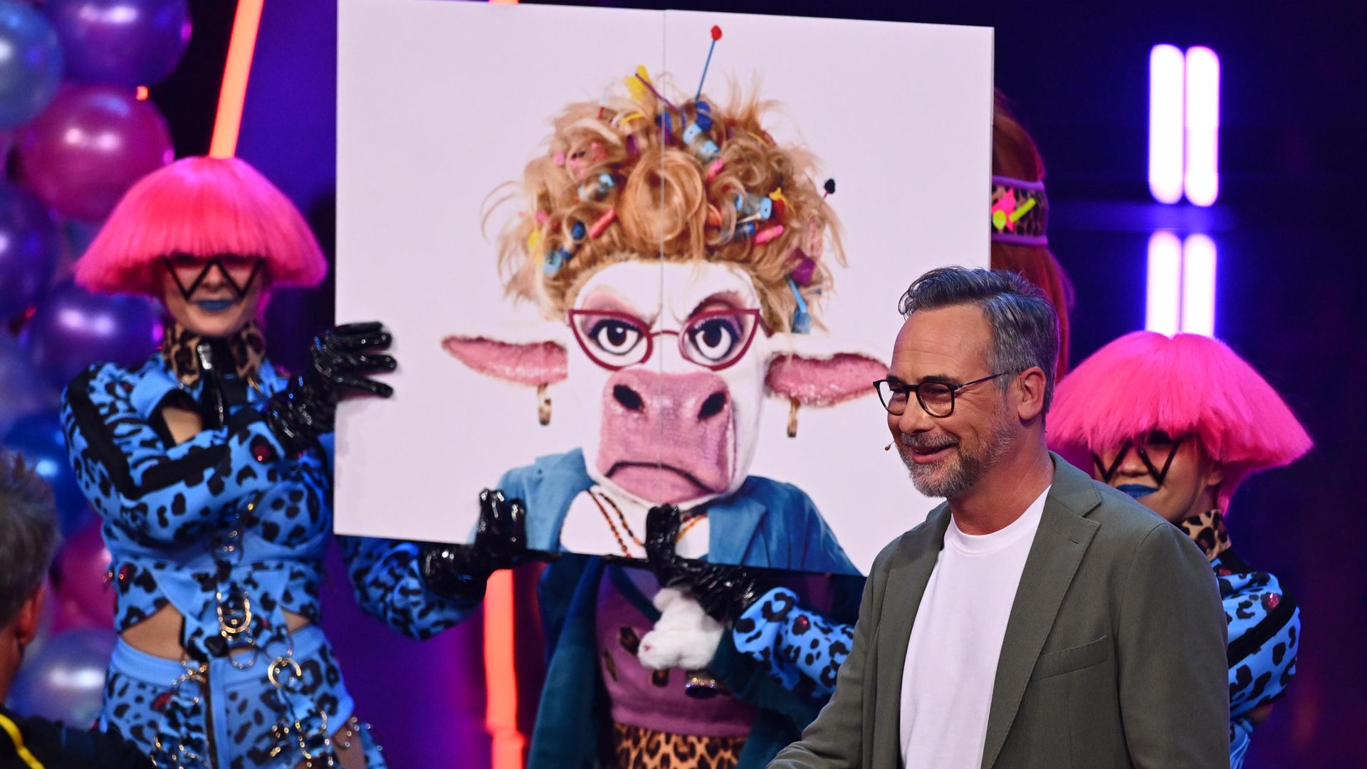 Die Bühne bebt, die Masken singen: Partystimmung garantiert!