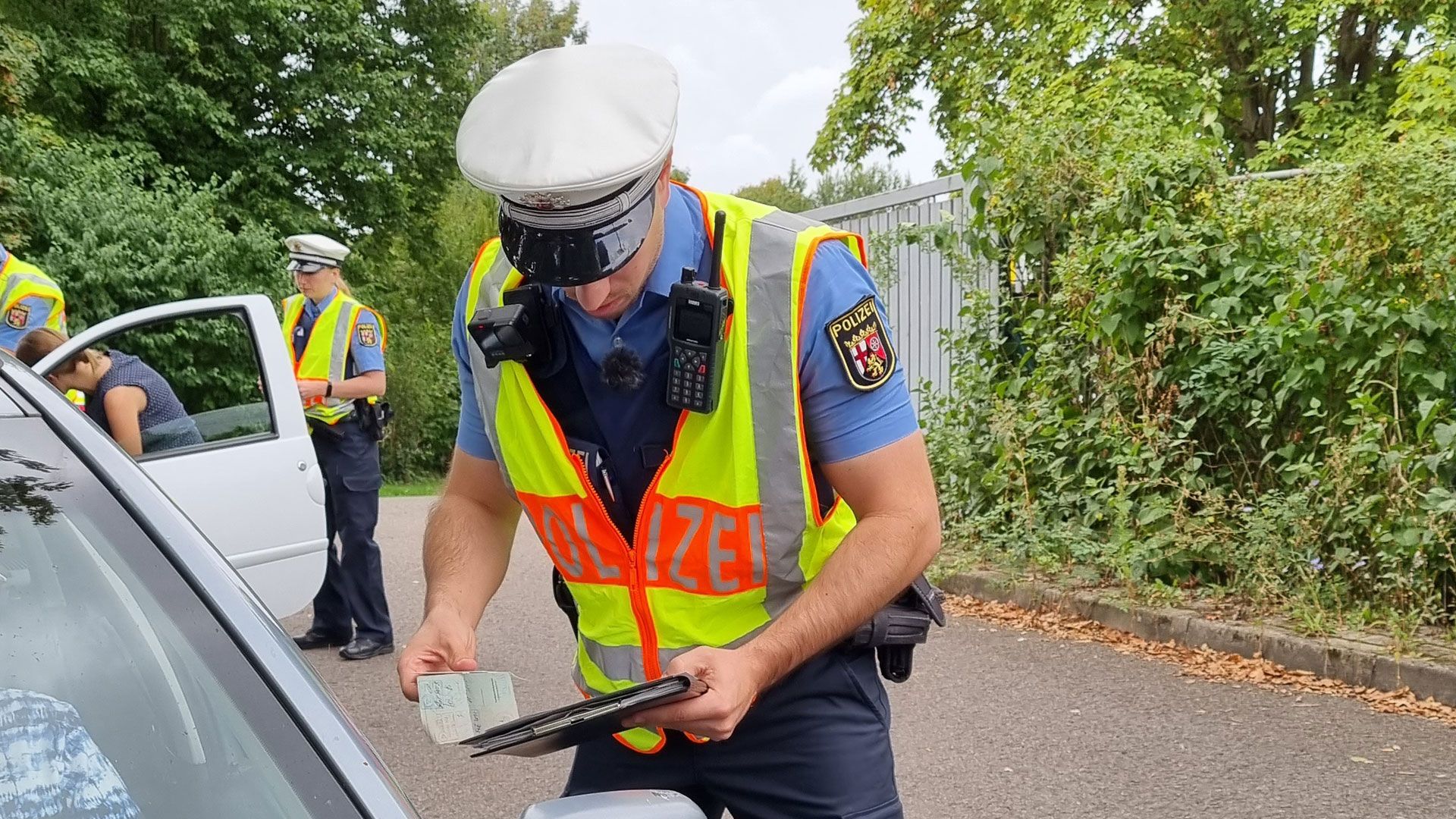 No-Go: Handy am Steuer - Verkehrskontrolle in Germersheim