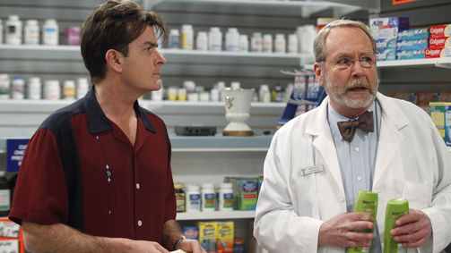 Two and a Half Men Two and a Half Men Folge 18: Der Schwellkopf meines Sohnes