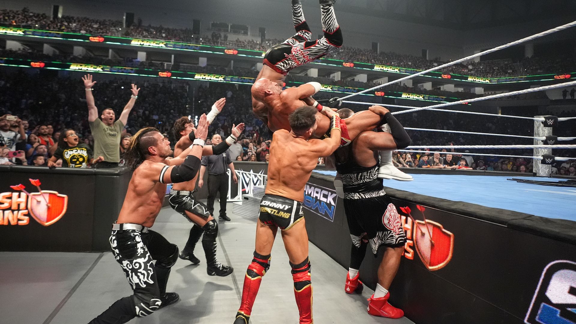 Triple Tag Team mit The Street Profits, #DIY und Motor City Machine Guns