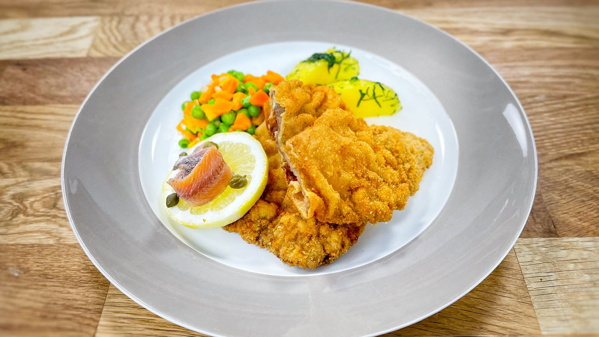 Wiener Schnitzel mit Erbsen