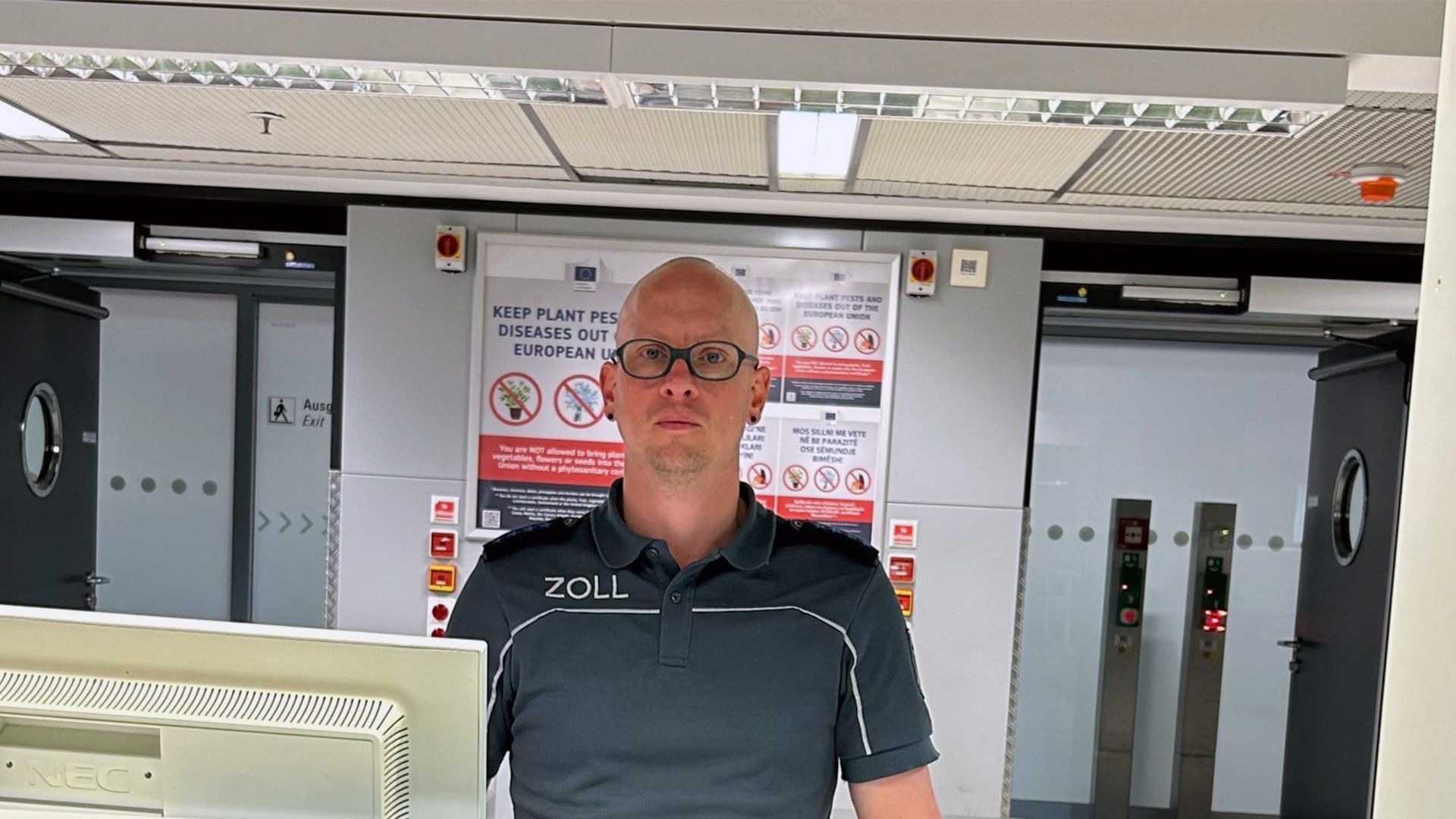 Verbotene Lebensmittel und eine Menge Bargeld am Frankfurter Flughafen