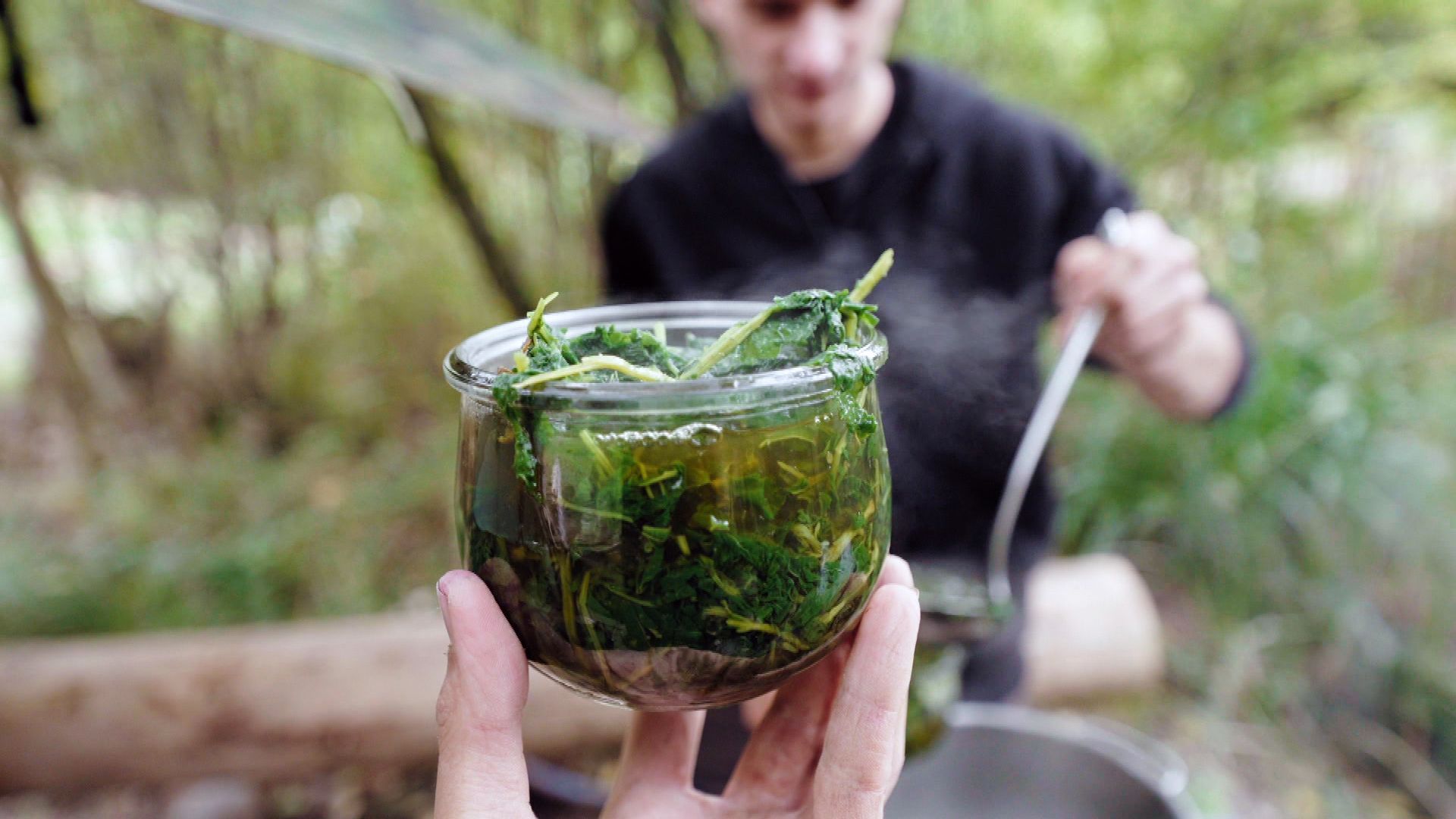 Tag 2: Brennnesseln zum Frühstück haben einen "ganz eigenen" Geschmack