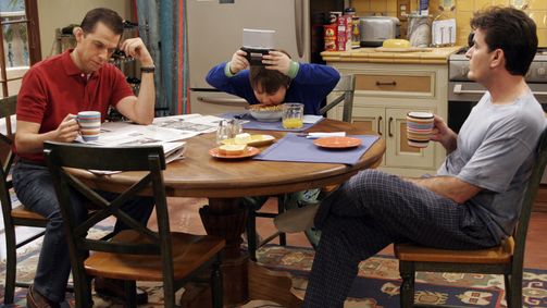 Two and a Half Men Two and a Half Men Folge 21: Wo ist die Leiche, Sir?