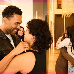 S20E22: Mit Audiodeskription - Überraschung! Besuch aus der Heimat