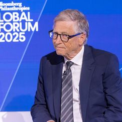 Gates bricht Schweigen in Epstein-Affäre