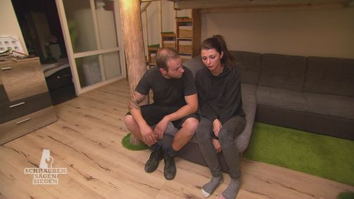 Schrauben, sägen, siegen - Das Heimwerker-Duell Schrauben, sägen, siegen - Die Heimwerkerschlacht Folge 16: Platzmangel ade: Eltern verwandeln Wohnzimmer in Schlafparadies mit Hochbett