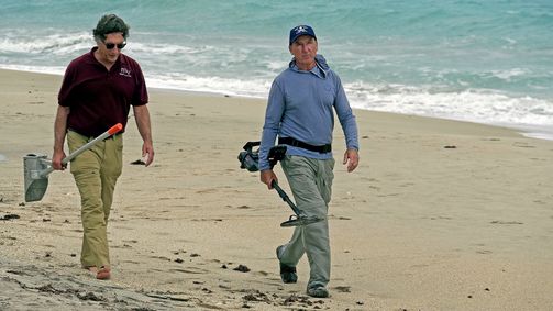 Beyond Oak Island - Die Schatzsucher auf geheimer Mission Beyond Oak Island - Die Schatzsucher auf geheimer Mission Folge 1: Untergang der Silberflotte (1)
