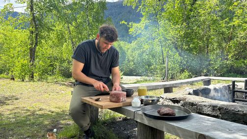 Grill Club - Der Grill-Roadtrip durch die Schweiz Grill Club - Der Grill-Roadtrip durch die Schweiz Folge 6: Hirschrücken im Roggenteig im Val Müstair