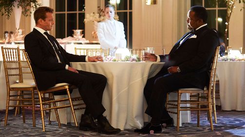 SUITS SUITS 08 Folge 1: Die rechte Hand