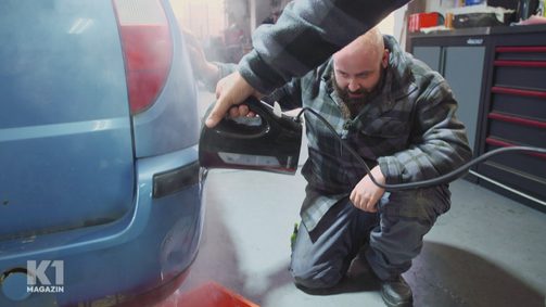 K1 Magazin K1 Magazin Folge 39: Zahnpasta, Rasierschaum und Mayo: Bringen Hausmittel alte Autos zum Glänzen?