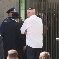 Anklage wegen 15-fachen Mordes: Sydney-Attentäter schweigt