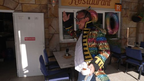 Zwischen Meer und Maloche - Arbeiten, wo andere Urlaub machen Zwischen Meer und Maloche - Arbeiten, wo andere Urlaub machen Folge 4: Jubiläums-Stress bei Rainbow-Rüdiger