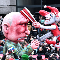 Provokante Botschaften am Rosenmontag