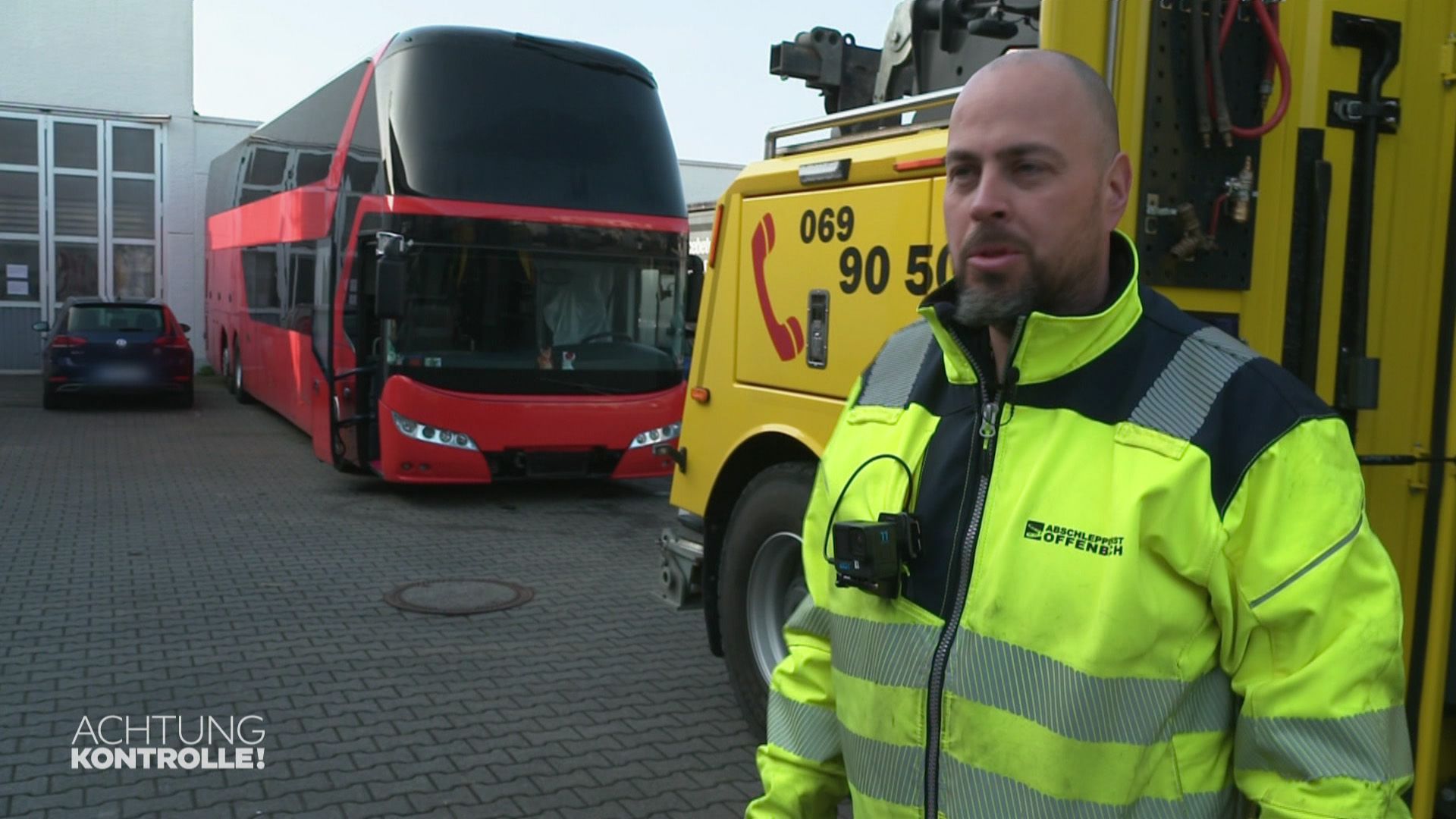 Reisebus muss weg – Abschlepper Benni