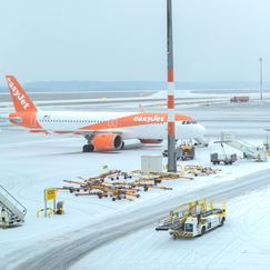 Blitzeis legt Flughafen BER lahm