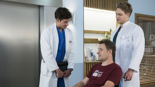 In aller Freundschaft - Die jungen Ärzte In aller Freundschaft - Die jungen Ärzte Folge 2: Neue Ufer